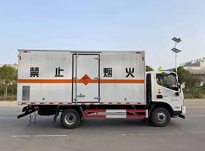 普格爆破器材运输车