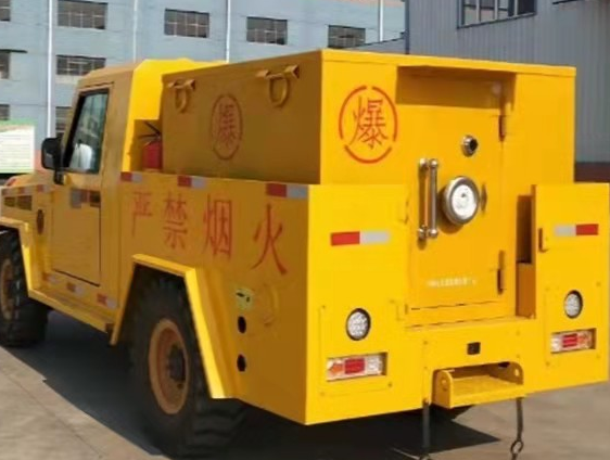 普格凯龙爆破器材运输车：保障爆破任务的安全运行